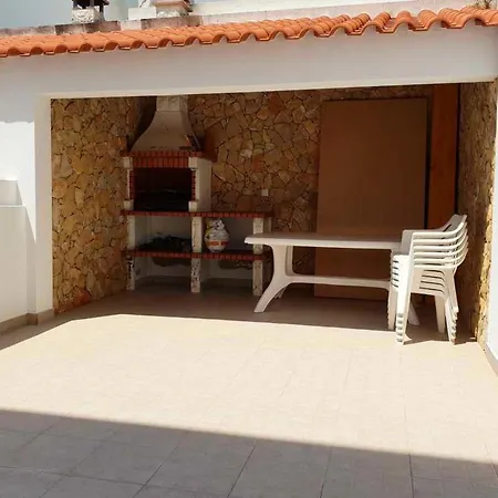 With One Bedroom In Santa Cruz With Furnished Garden And Wifi 200 M From The Beach * Torres Vedras